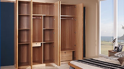 衣柜如何選？現(xiàn)場打衣柜還是定制衣柜？哪種才能用得更久一些